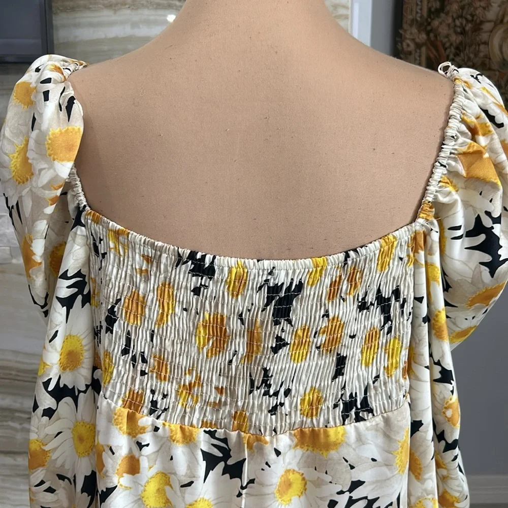 Zara Sunflower Puff Sleeve Top.‎ Size L (274)